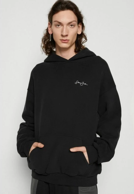 Duks për meshkuj Sean John, me logo dhe art në shpinë, i zi