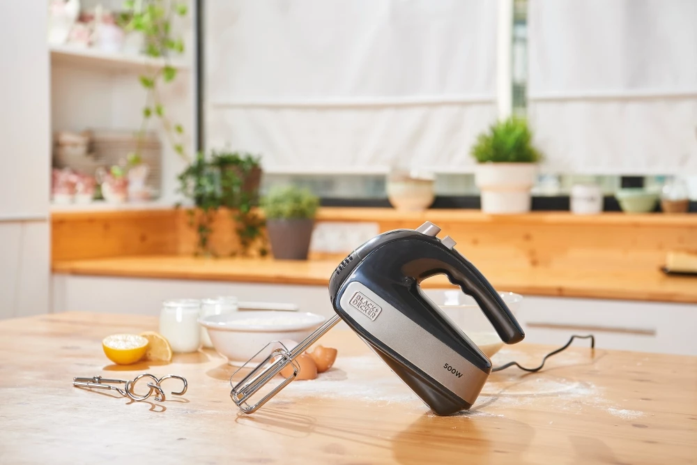 Mikser dore Black&Decker BXMX500E 500W, 5 shpejtësi + turbo, inoks, i zi, set 4 pjesë