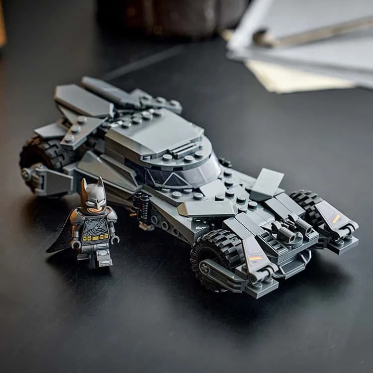 Set ndërtimi LEGO DC Batmobile Batman v Superman 76331, 220 copë, 1 minifigurë Batman, gri