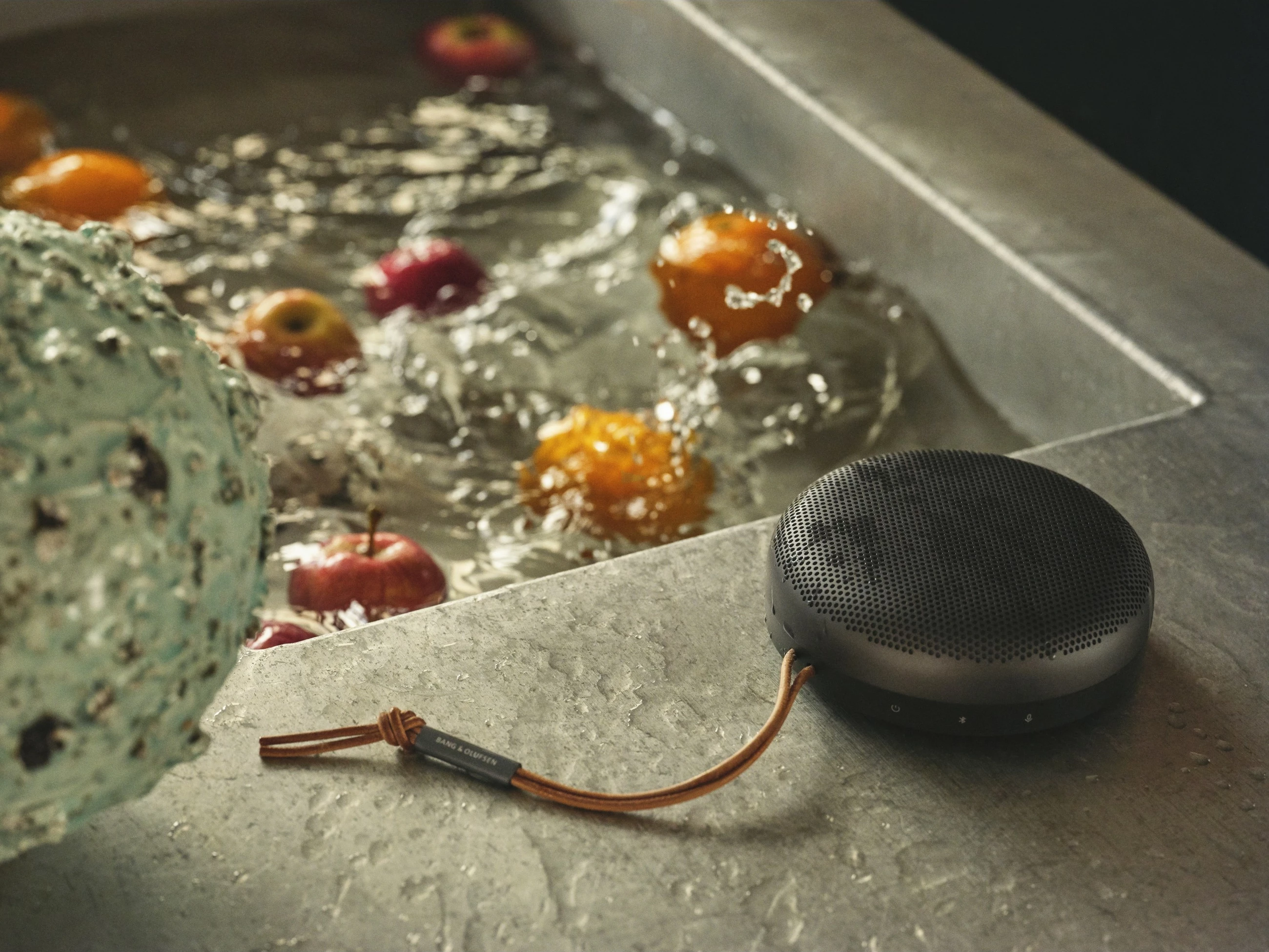 Altoparlant Bluetooth Bang & Olufsen BeoPlay A1 2nd Edition, 3000mAh, Anthracite Black
