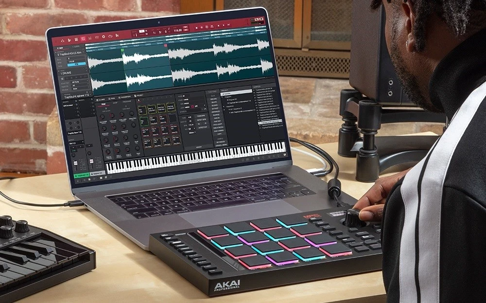 Stacioni i prodhimit muzikor AKAI MPC Studio II, MIDI USB, e zezë