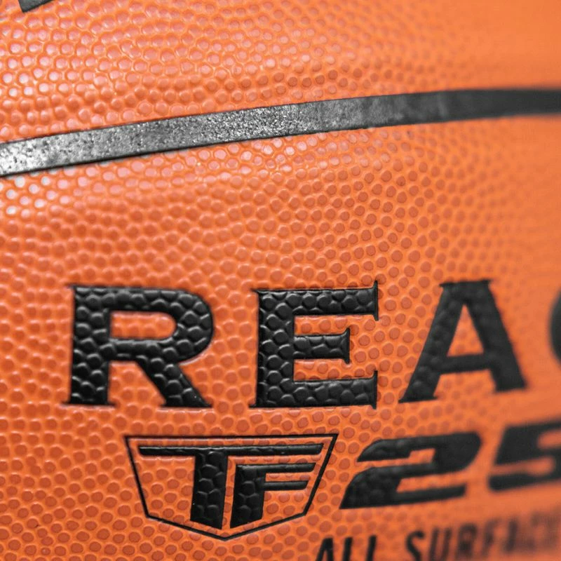 Top basketbolli Spalding React TF-250, për të gjithë