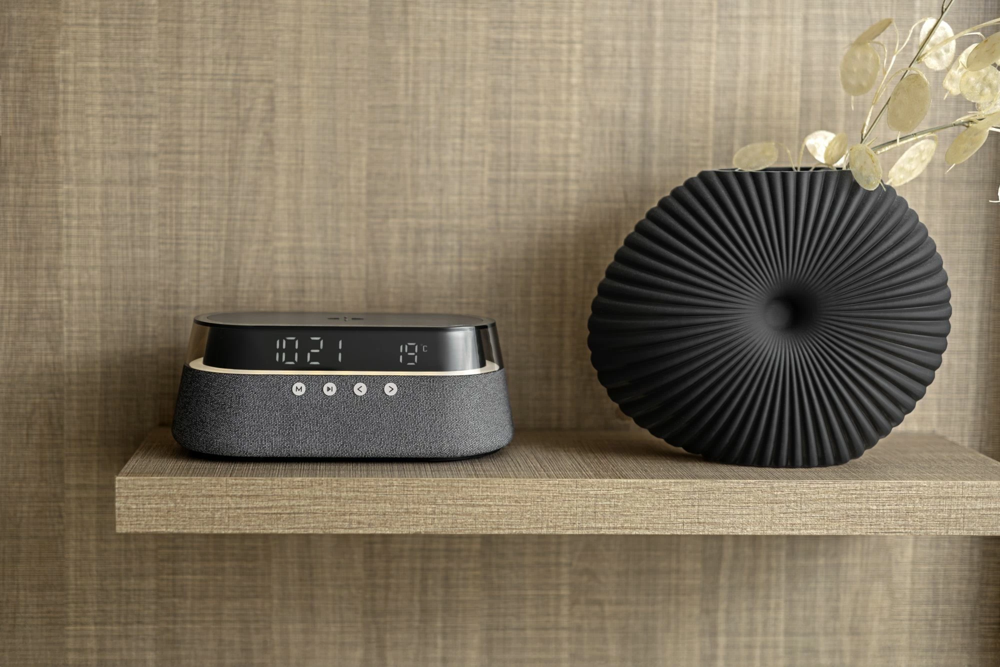 Altoparlant Bluetooth Moye Hemera 15W, orë alarmi me FM radio, dritë nate RGB, karikim pa kabllo Qi 5-15W, bateri 1800mAh, USB-C, zi/gri