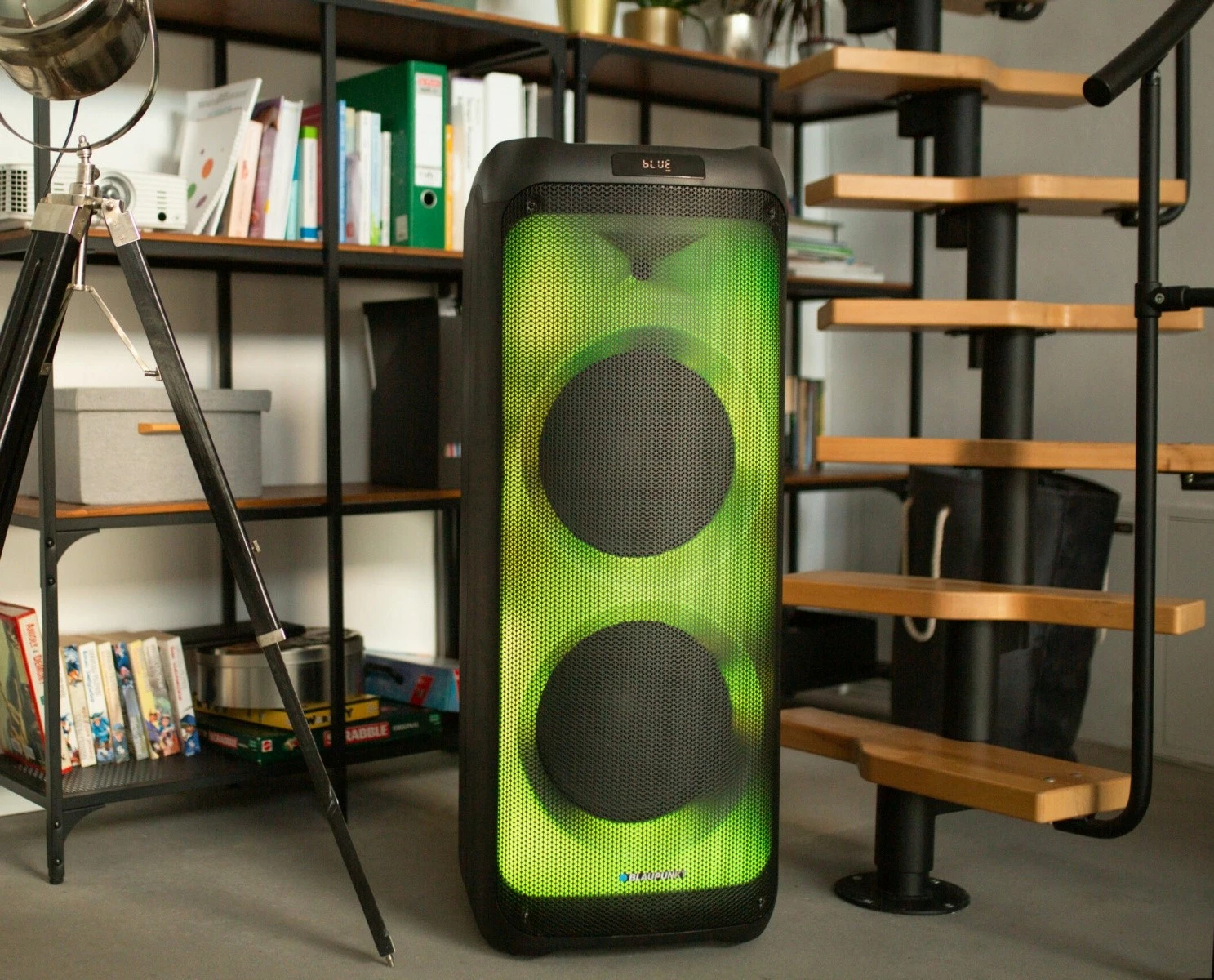 Altoparlant Blaupunkt PartyBox PB12DB me Bluetooth, 1600W, 2 mikrofonë wireless, LED, i zi