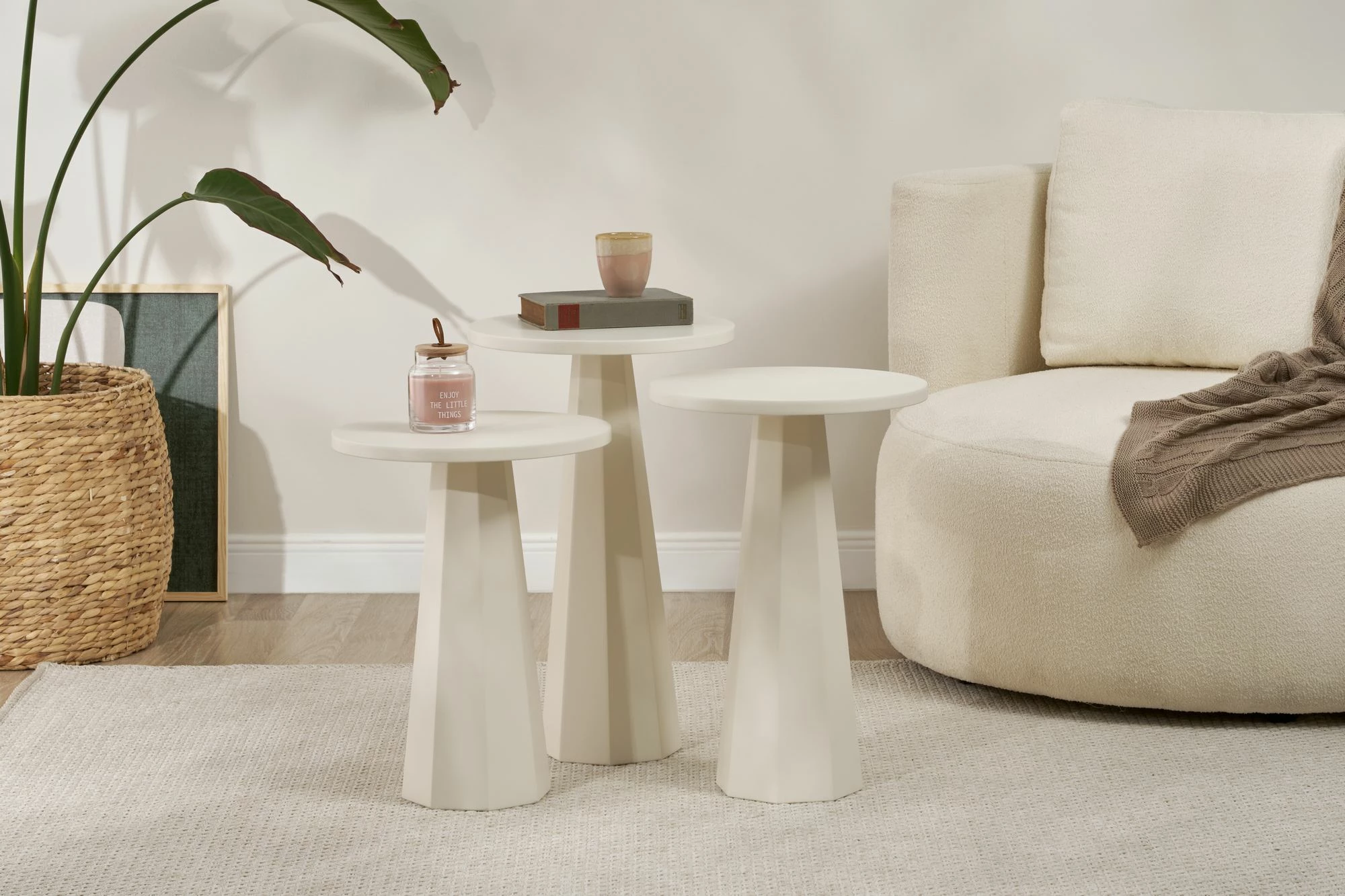 Set tavolinash anësore Skye Decor, Lilyum (57 + 52 + 47) - e bardhë