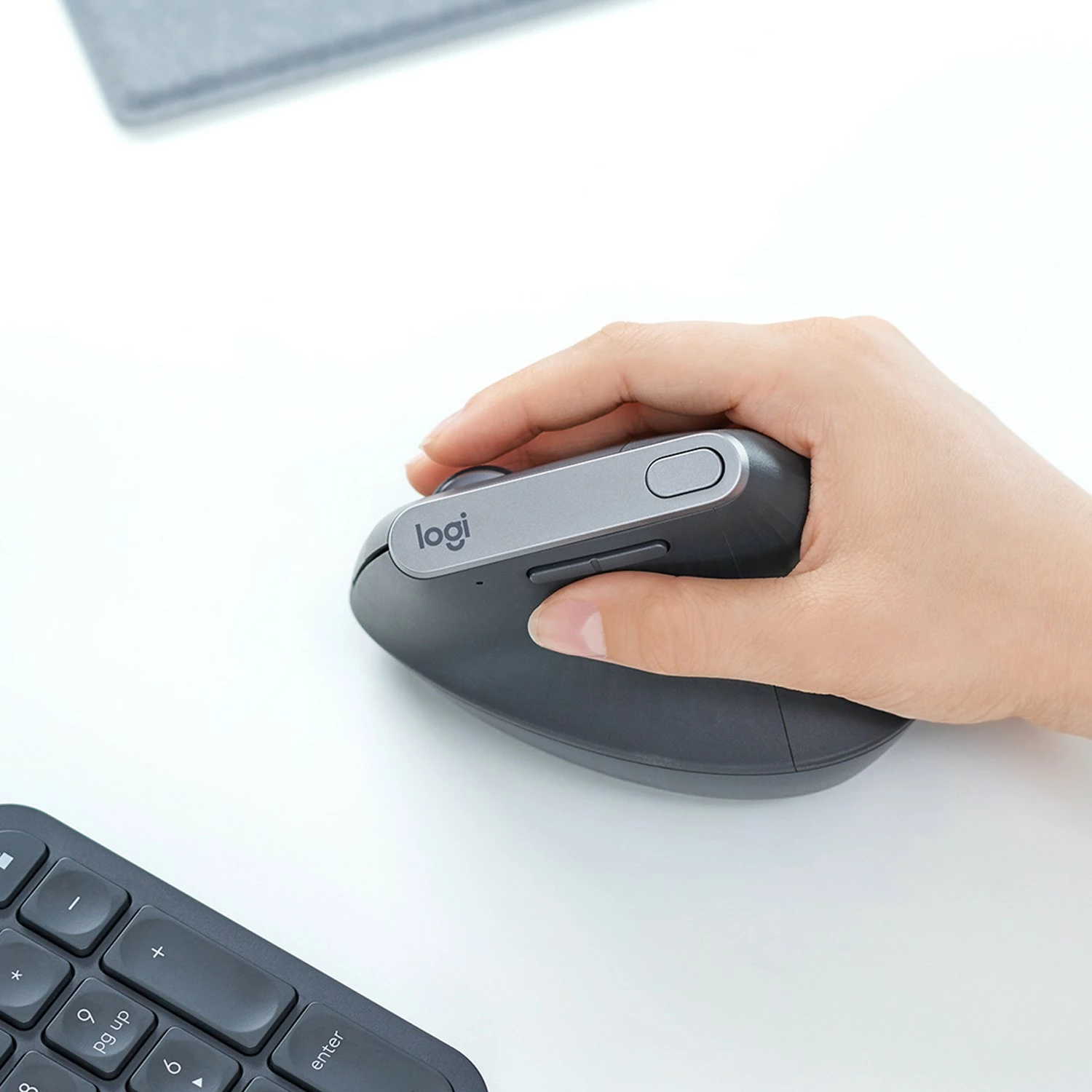 Maus Logitech MX Vertical Advanced Ergonomic, Djathtas, Optik, RF Wireless + Bluetooth, 4000 DPI, Grafit