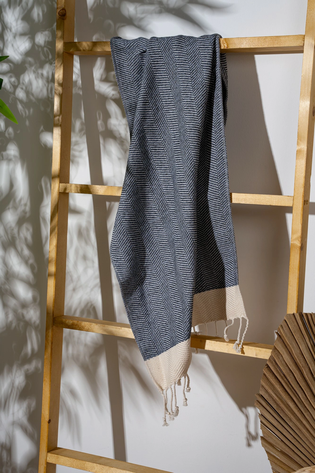 Peshqir duarsh Mijölnir, ngjyrë indigo blue, Baliksirti, 40x100cm