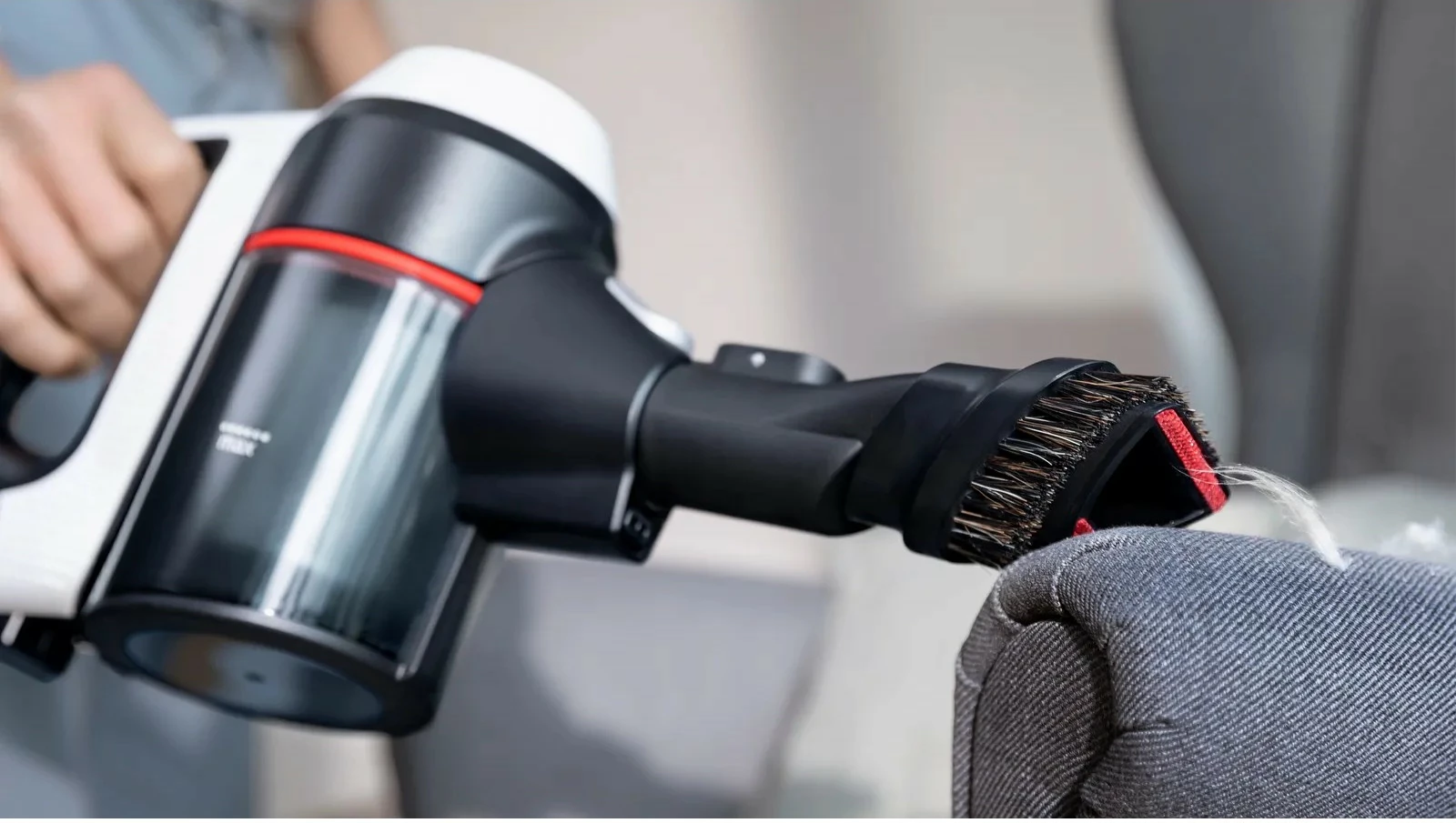 Fshesë me korrent Bosch BSS715CARP, pa qese, 0.3L, 18V, e zezë/argjendtë/e bardhë