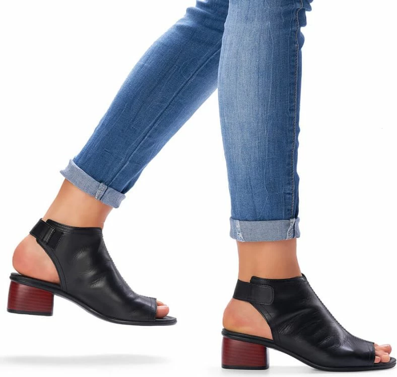 Sandale të rehatshme prej lëkure Rieker për femra, të zeza