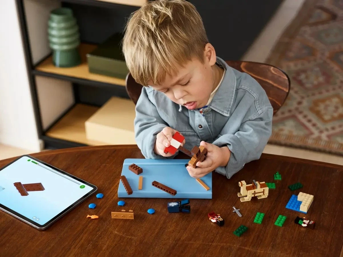 Set LEGO Minecraft 21259 The Pirate Ship Voyage, 166 pjesë