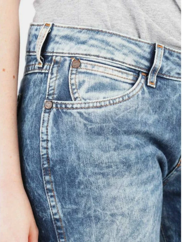 Pantallona Wrangler femra, Molly