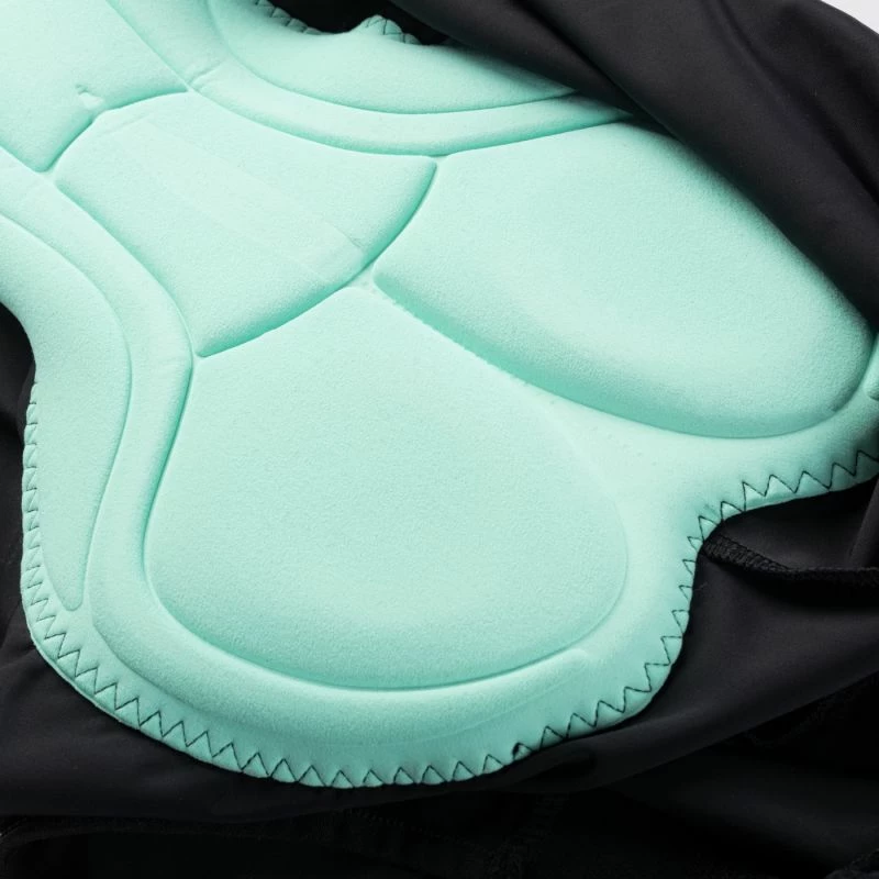 Shorce për femra Radvik, të zeza