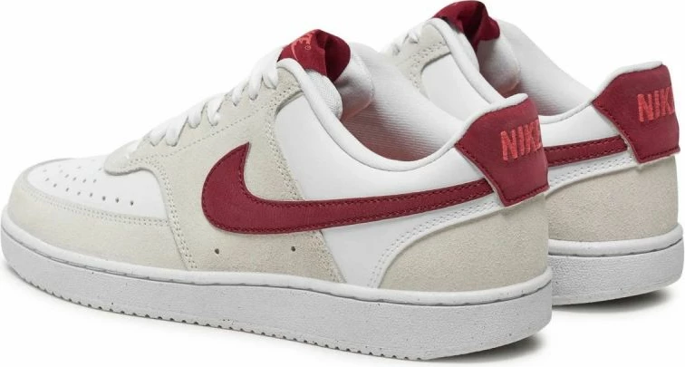 Atlete Nike për femra, të bardha