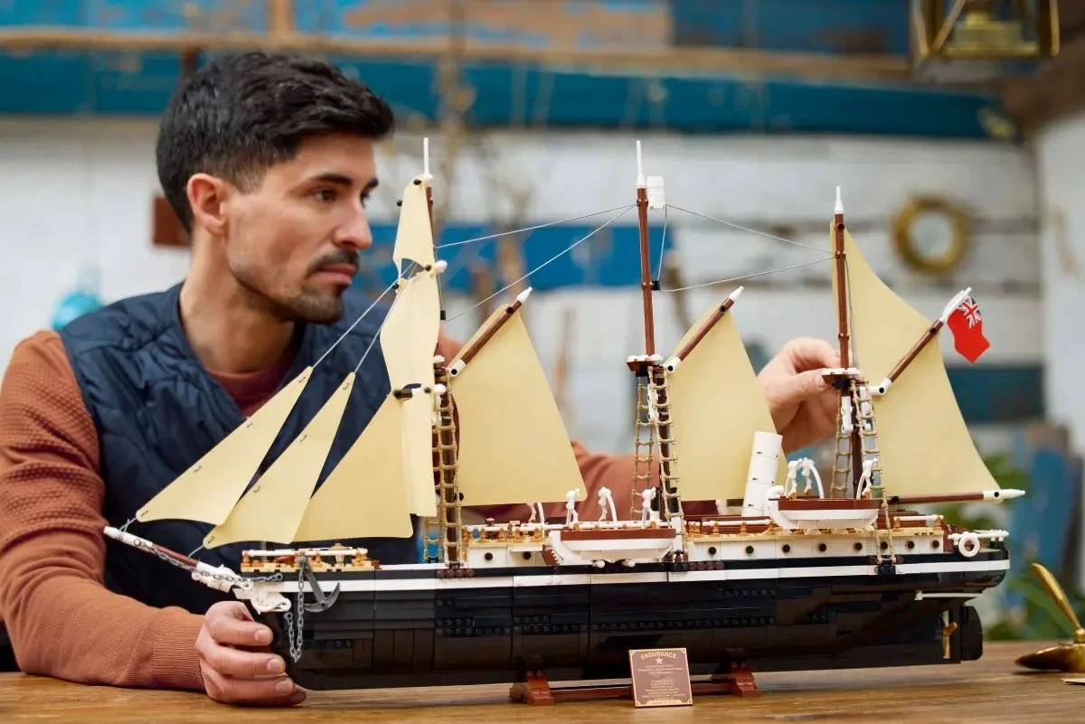 Set LEGO ICONS 10335 Endurance