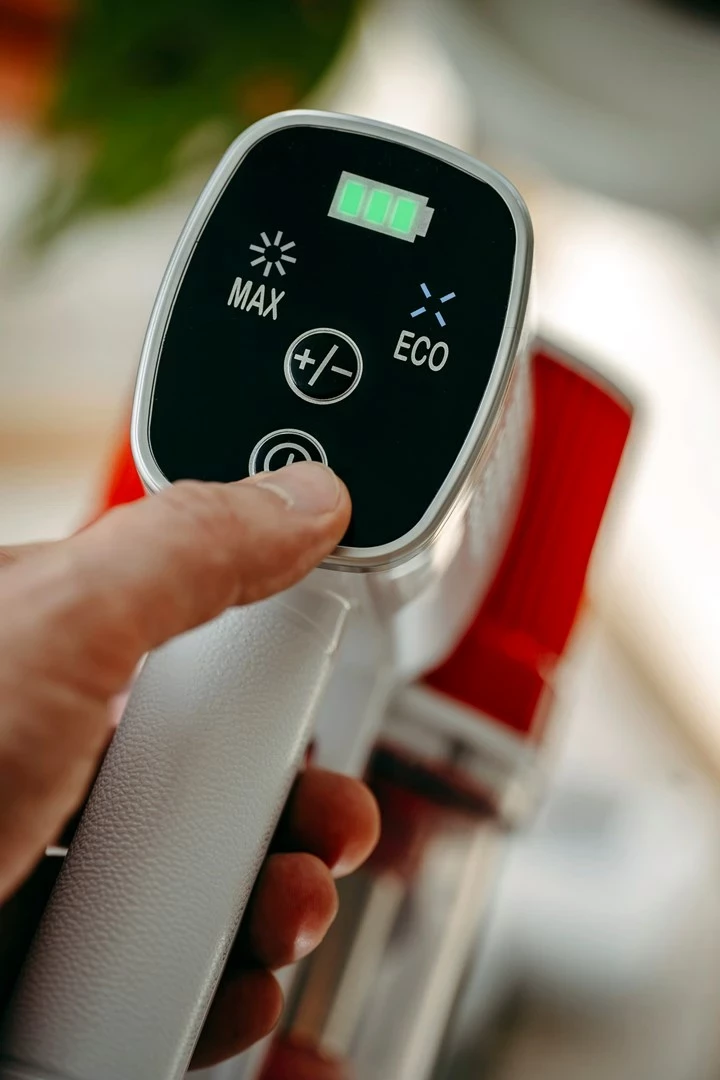 Fshesë elektrike Adler AD 7051, pa kabllo, 2200 mAh