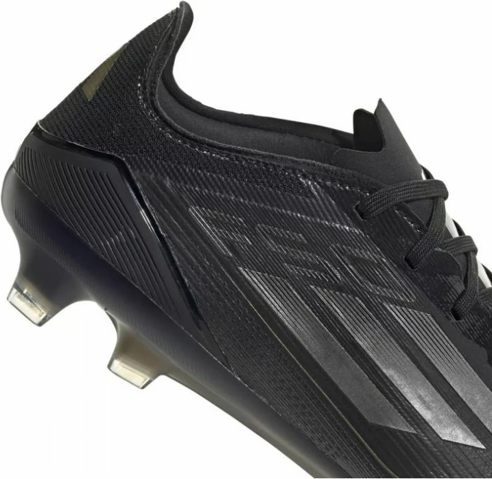 Atlete futbolli adidas për meshkuj dhe fëmijë, të zeza