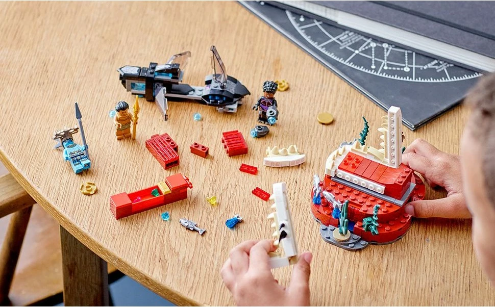 Set ndërtimi LEGO Marvel Avengers King Namor’s Throne Room, 355 pjesë, shumëngjyrësh