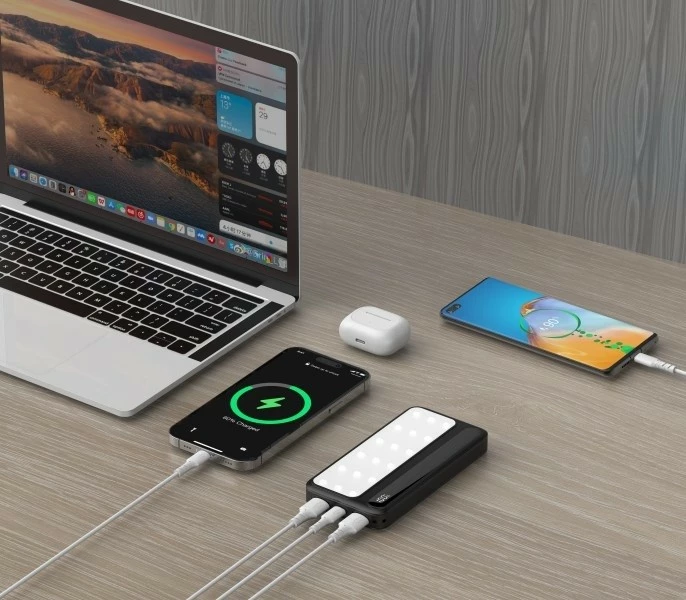 Powerbank Rebeltec P10 LCDPD 10,000mAh me llampë LED, 22.5W, e zezë