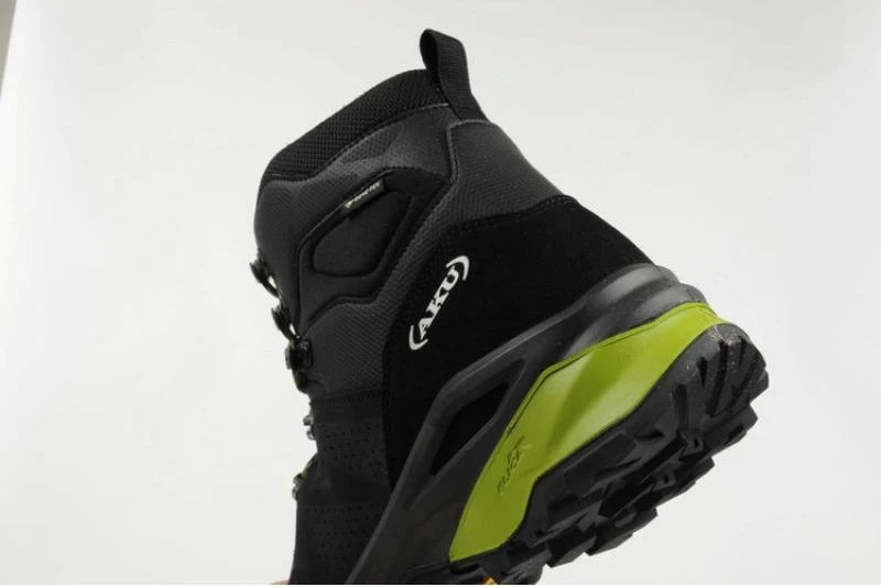 Atlete trekking për meshkuj Aku, të zeza