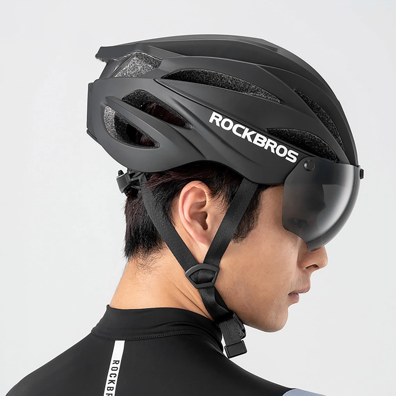 Helmetë biçiklete Rockbros 10110045006 me syze UV të ndashme, e zezë/kafe