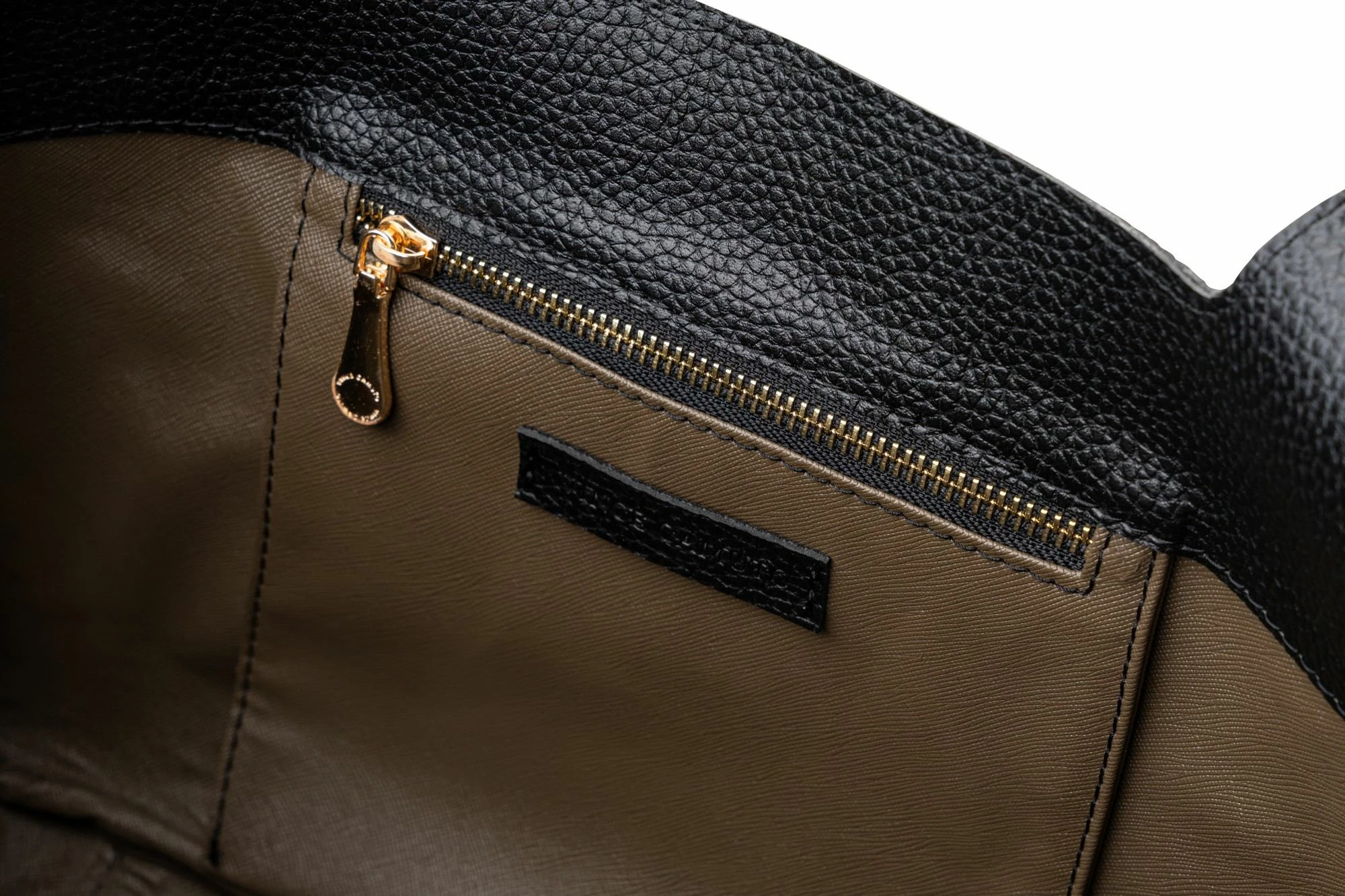 Çantë tote e zezë Vince Camuto, L'Aquila