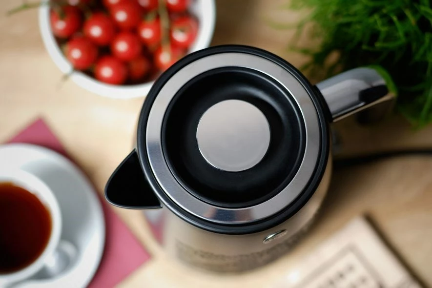 Çajniku elektrik ELDOM AROMI, kapaciteti 1.7 l, fuqia 2200 W, ngjyra e zezë