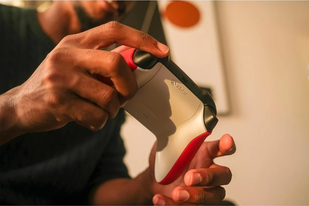 Gamepad Microsoft Xbox Wireless Controller QAU-00012, Bluetooth/USB, i kuq