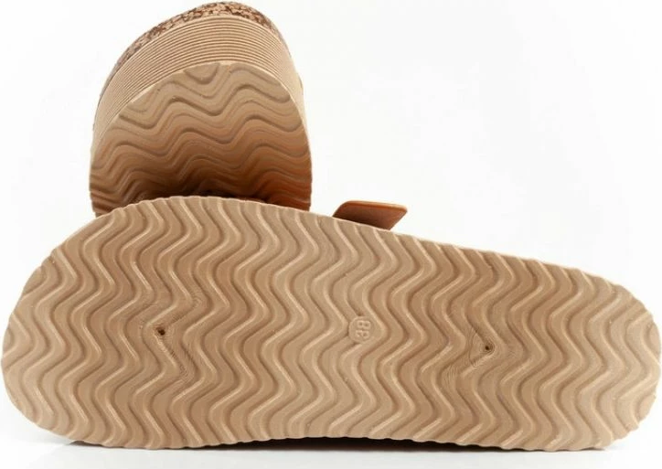 Papuqe Lee Cooper femra, kafe