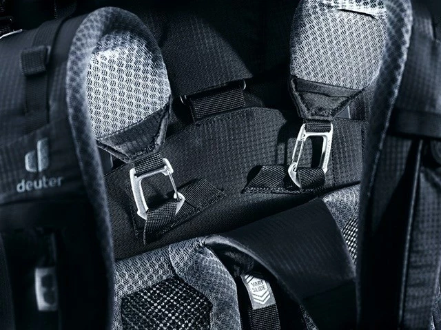 Çantë shpine Deuter Aircontact Pro 75+10, e zezë