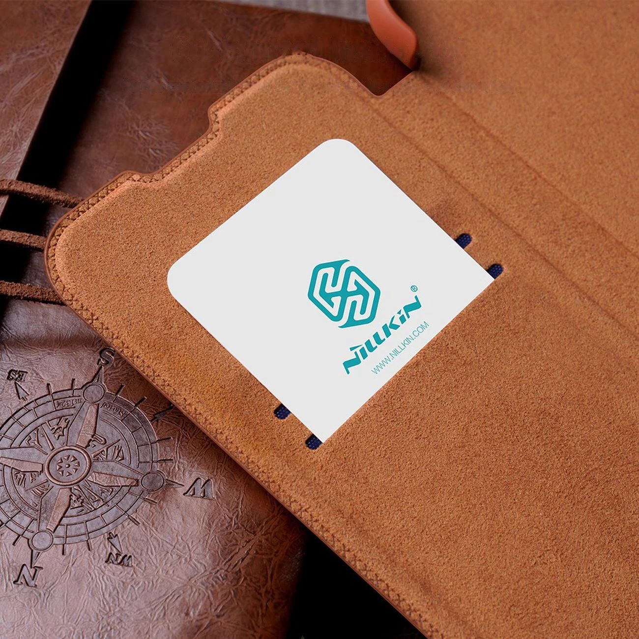 Mbështjellës Nillkin Qin Leather Pro Case për iPhone 14 Plus, me kapak dhe mbrojtje kamere, Kaltër