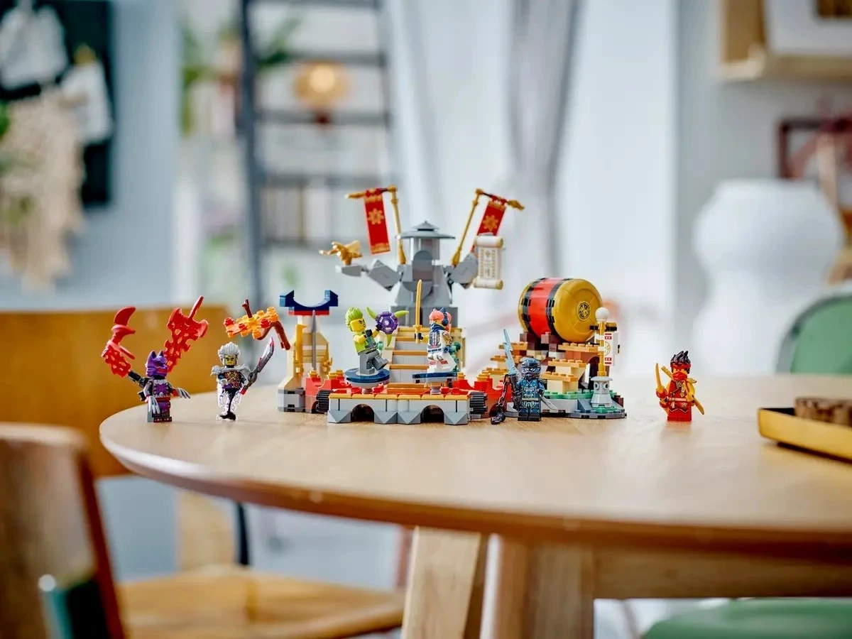 Set LEGO NINJAGO Tournament Battle Arena 71818 me 6 minifigura