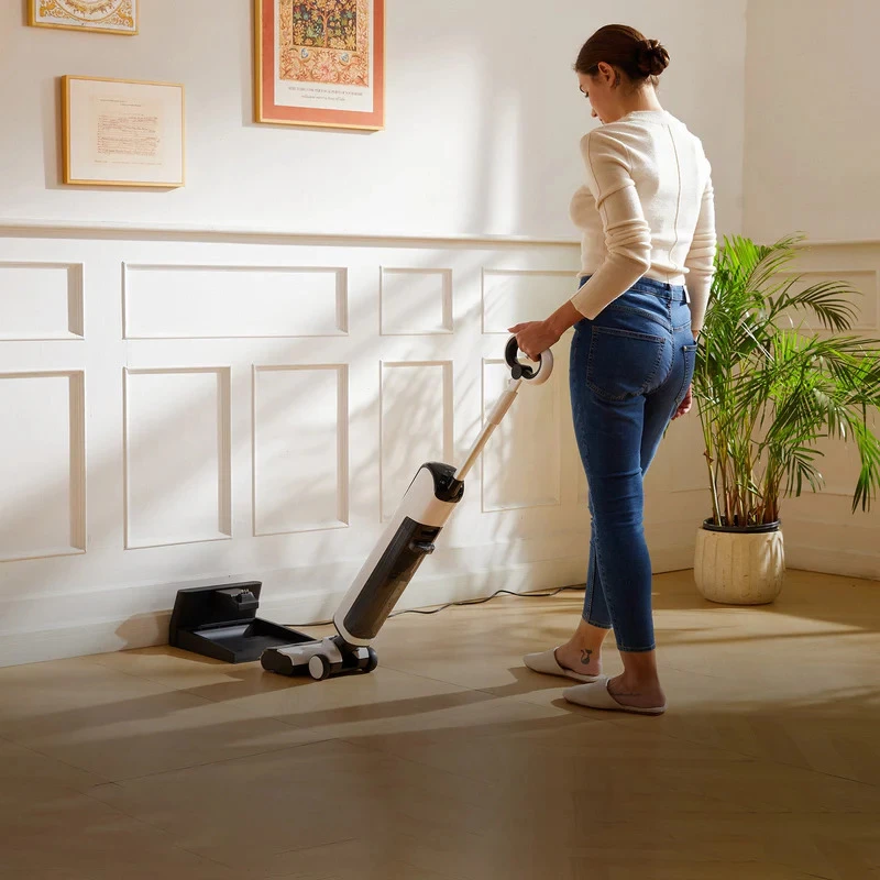 Fshesë me korrent vertikale pa kabllo Uwant D100, wet & dry 17000Pa, 35 min, e bardhë, set me stacion karikimi