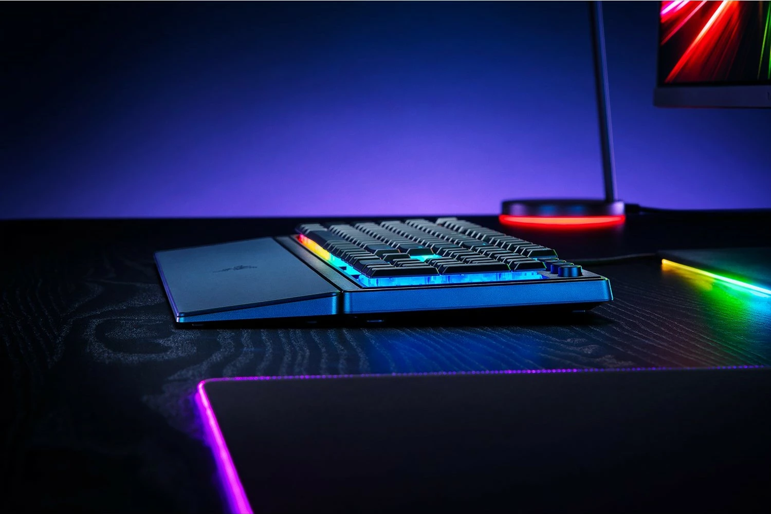 Tastierë gaming Razer Ornata V3, RGB, me kabllo, DE-Layout, me mbështetëse dore, e zezë