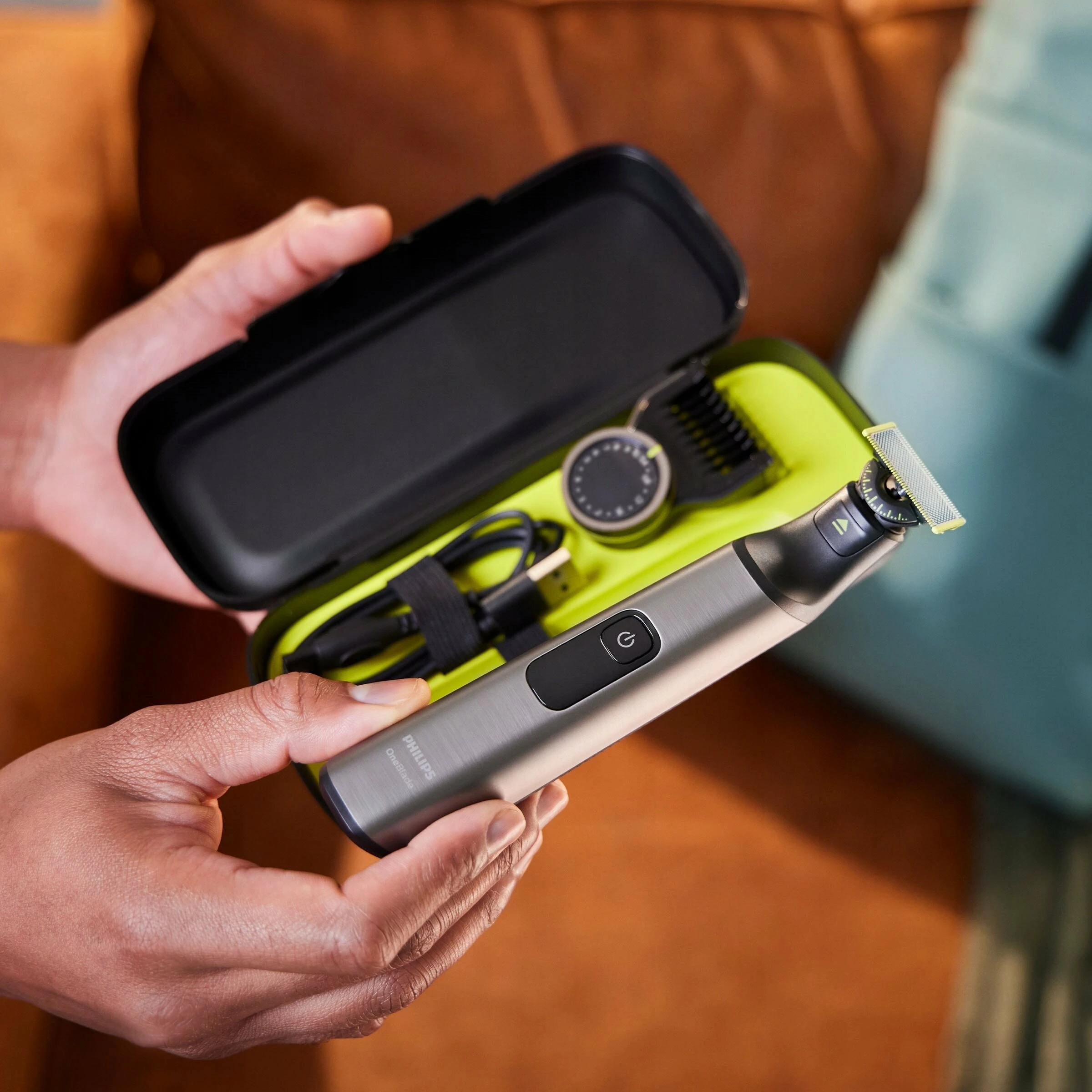 Makinë rroje Philips OneBlade Pro 360 QP6652/61, për fytyrë & trup, 120 min bateri, IPX7, gri, set me krehër preciz 20 gjatësive