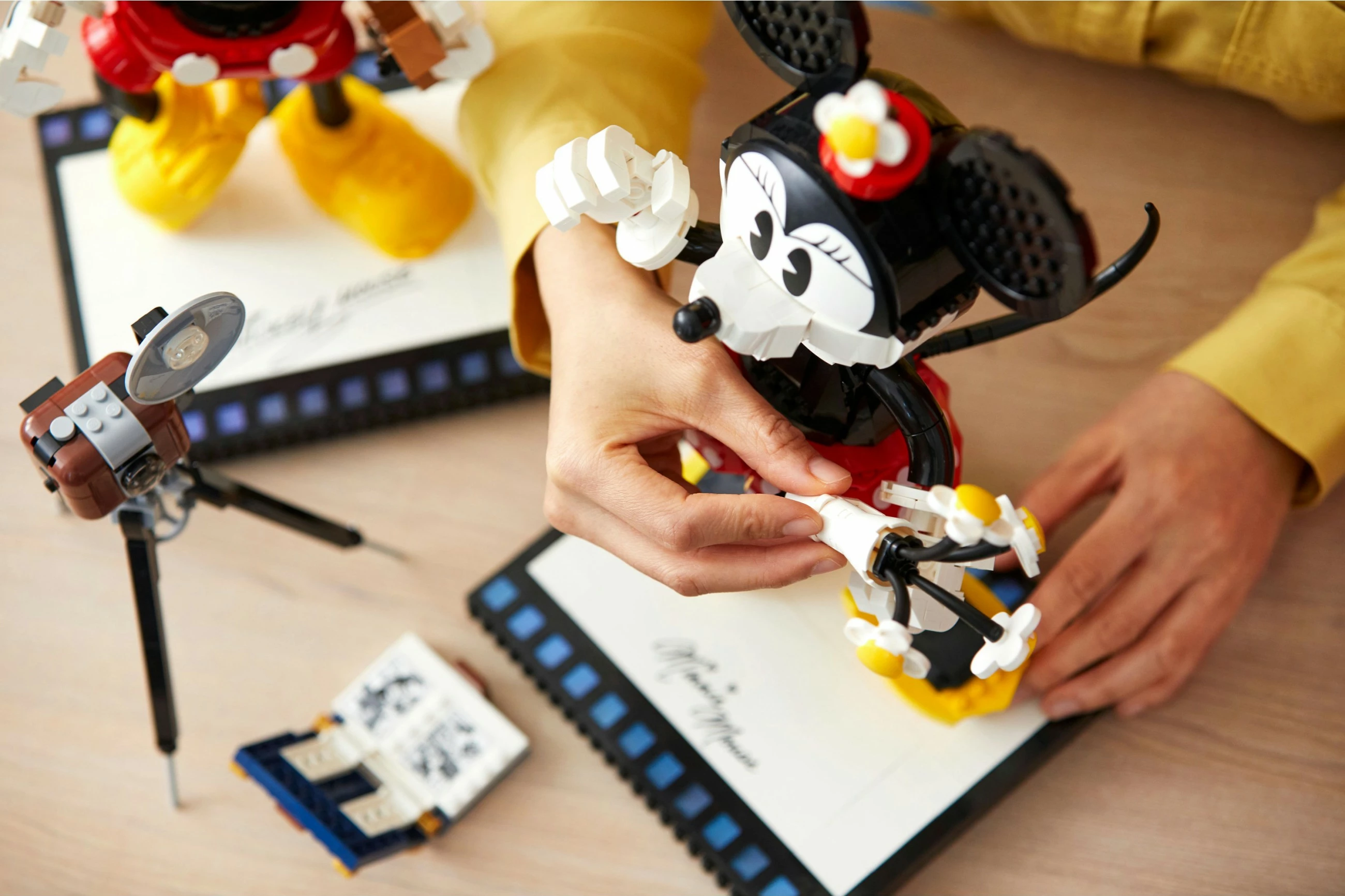 Set ndërtimi LEGO Classic Mickey Mouse & Minnie Mouse, 1739 pjesë, plastikë
