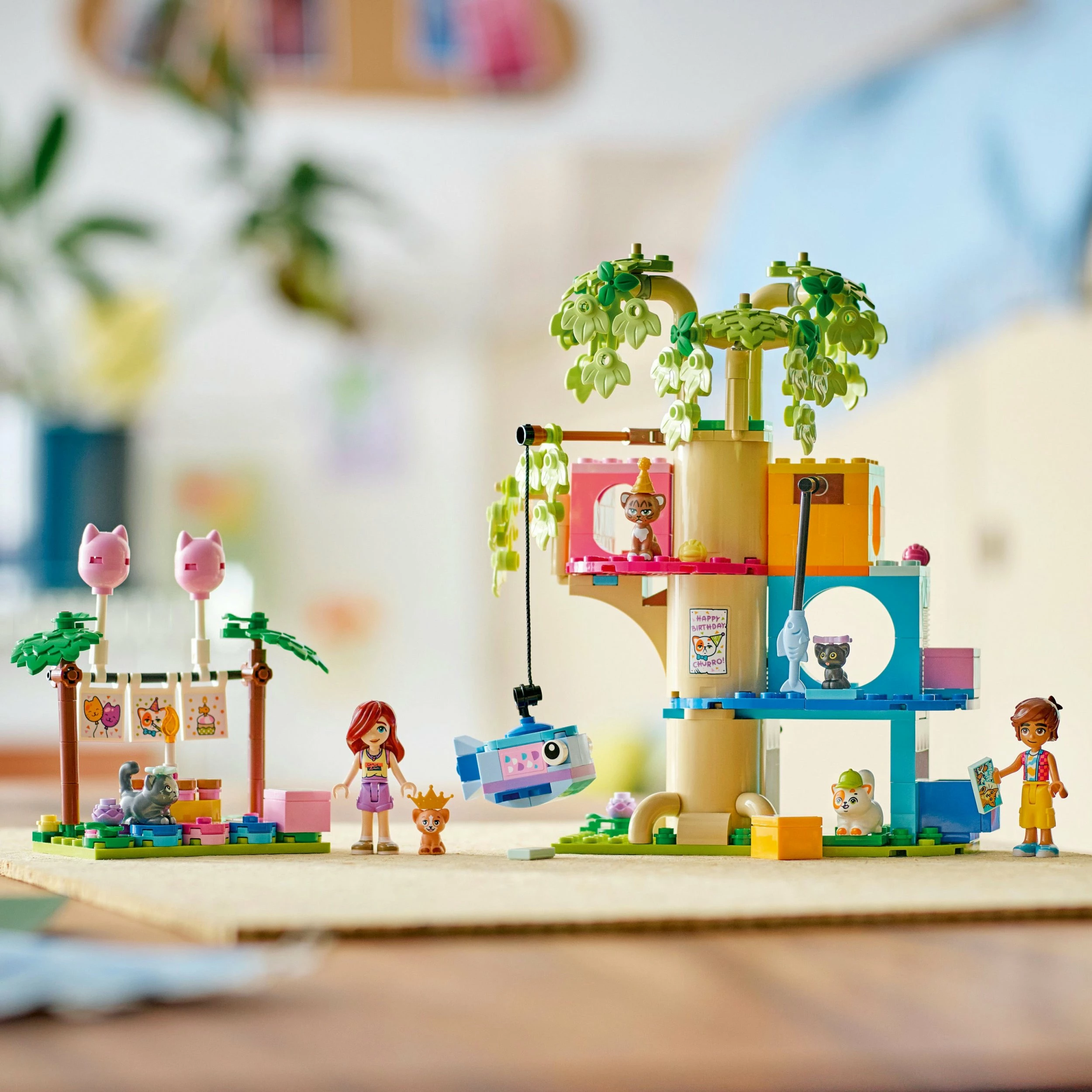 Set ndërtimi LEGO Friends 42666 Cat Birthday Party and Tree House, 321 copë