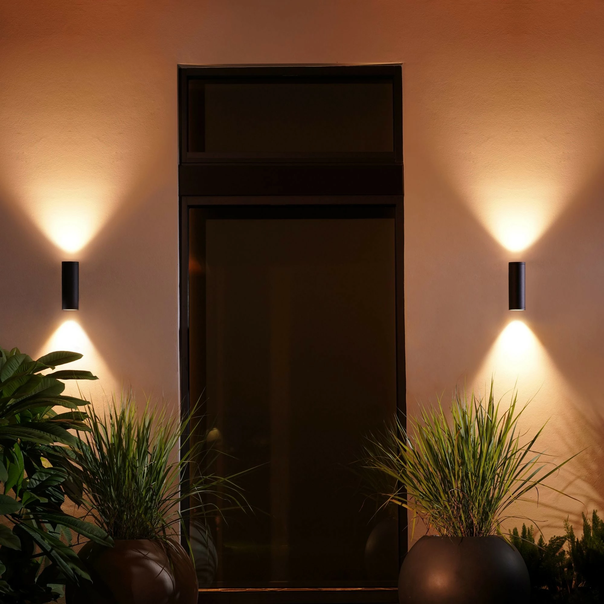 Dritë muri Philips Hue Appear, LED, Metal, Ngjyrë e zezë
