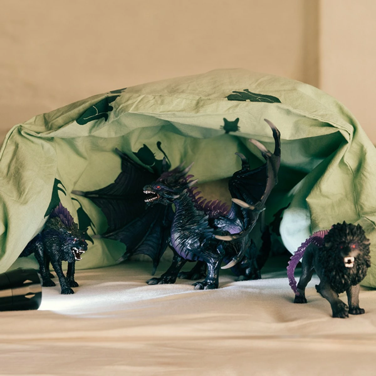 Figurë lodër Schleich ELDRADOR CREATURES Shadow Lion, 7-12 vjeç, e zezë, vjollcë