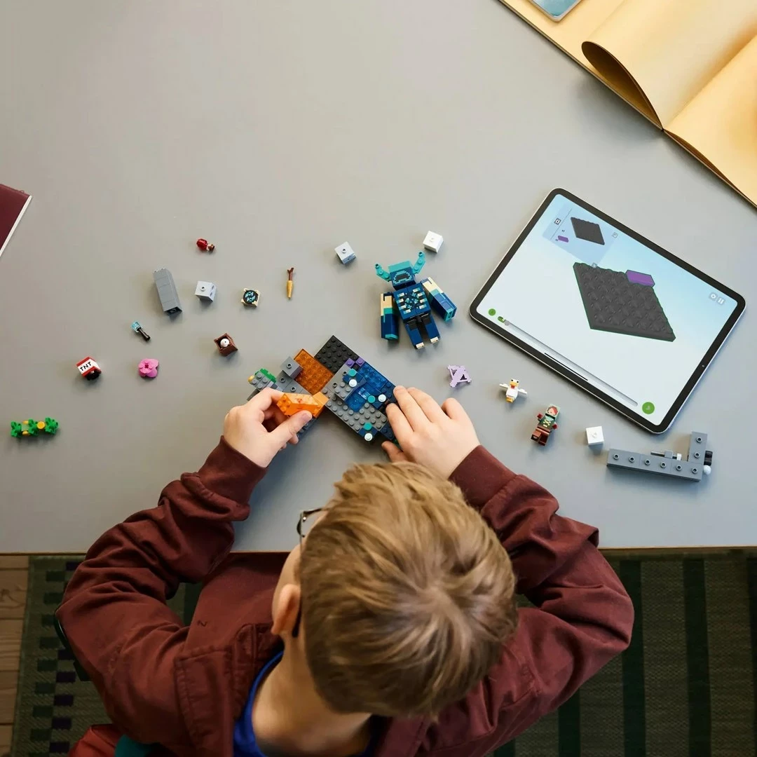 Set LEGO Minecraft The Warden Encounter 21274, 238 pjesë