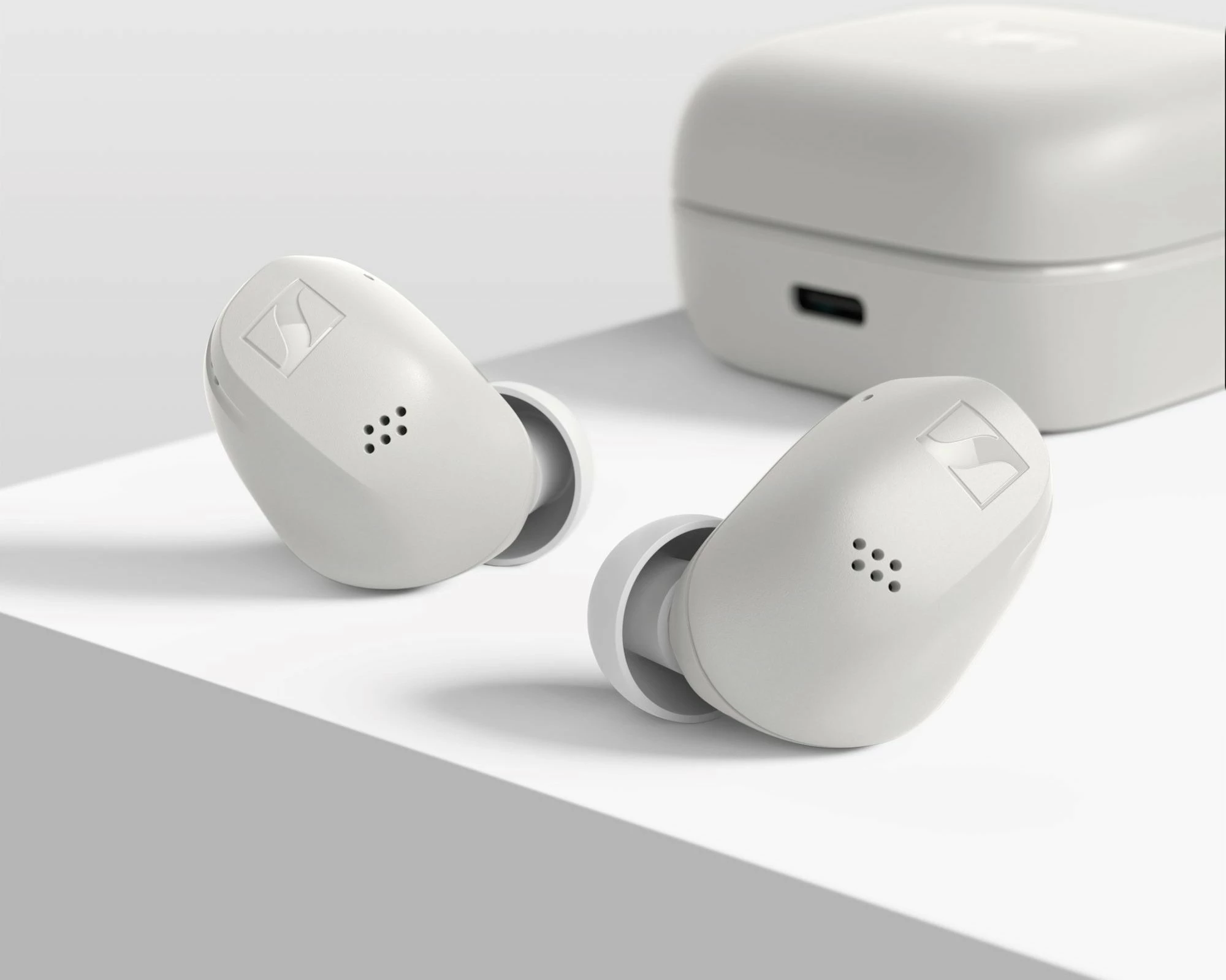 Kufje Sennheiser ACCENTUM True Wireless, Bluetooth 5.3, ANC hibrid, 28 h, të bardha