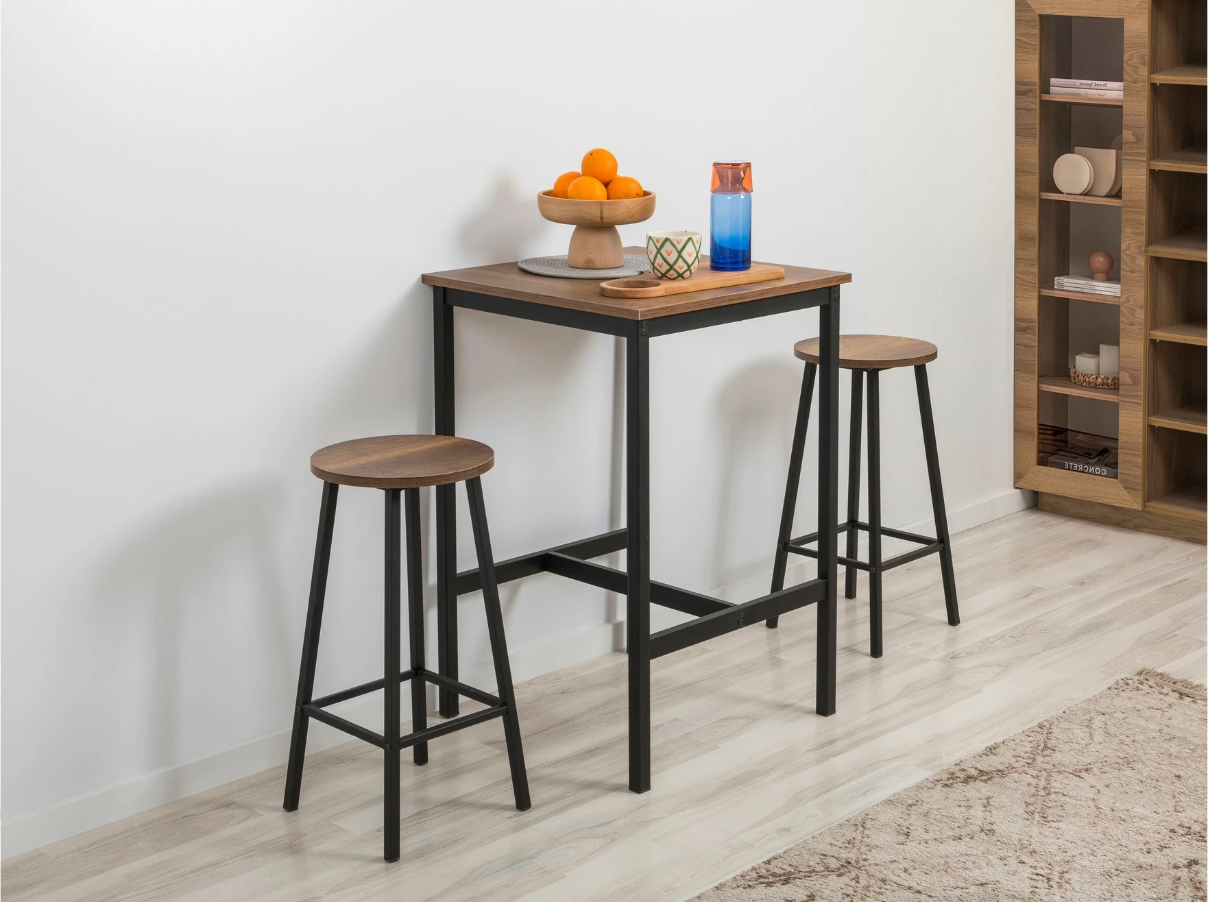 Karrige për bar Hanah Home, Mola - Barok e zezë