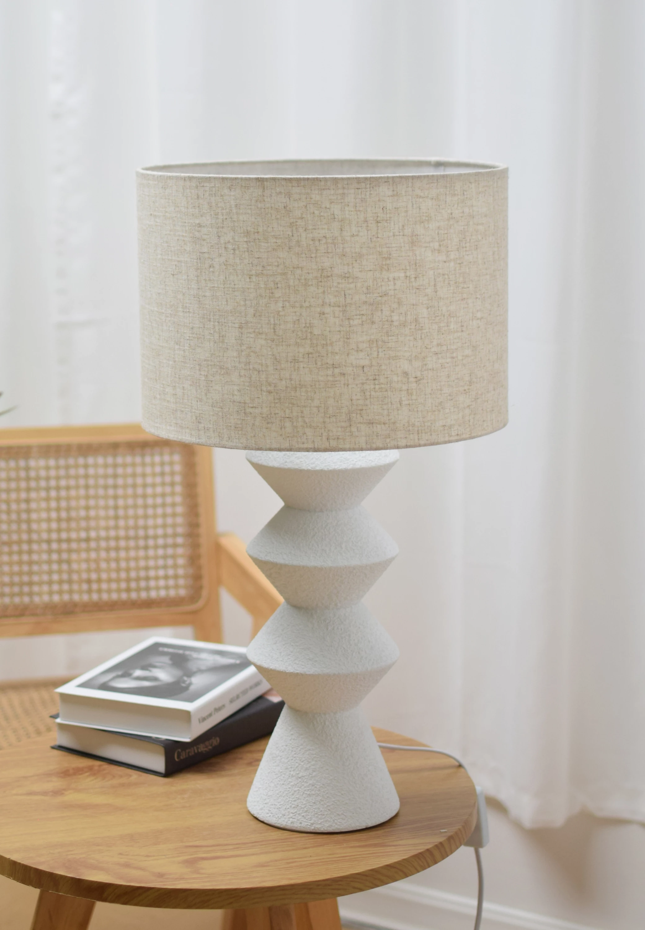 Llambë tavoline Pierce, fibërclay, liri, e bardhë/bezhë, 14x14x62cm