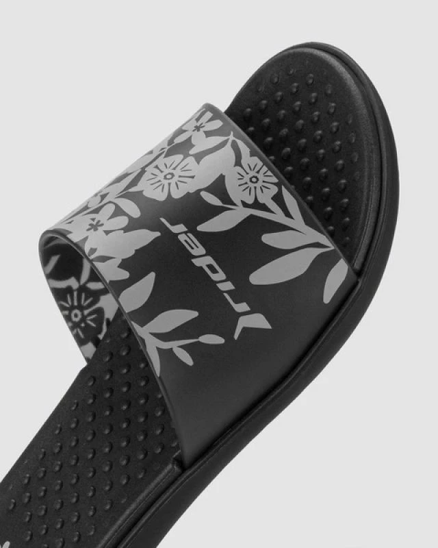 Shapka për femra Rider, të zeza