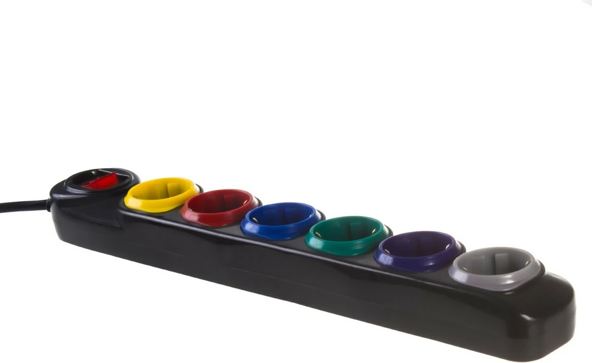 Listë zgjatues Maclean MCE509 B, 6 prizë, 1.5m, me çelës, e zezë