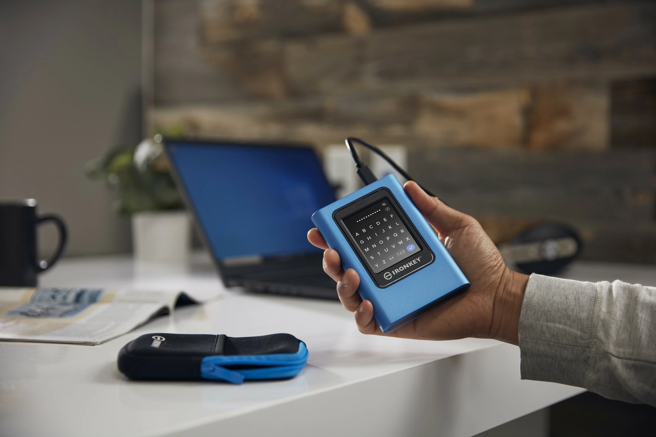 SSD i jashtëm Kingston IronKey Vault Privacy 80, 1.92 TB, USB Type-C, Blu