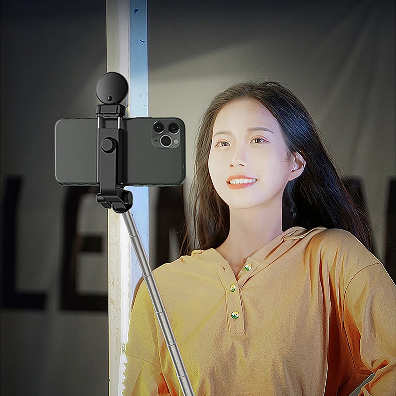 Selfie stick Hurtel WH1YXS tripod teleskopik 1m me llambë LED, mbajtëse telefoni, e zezë