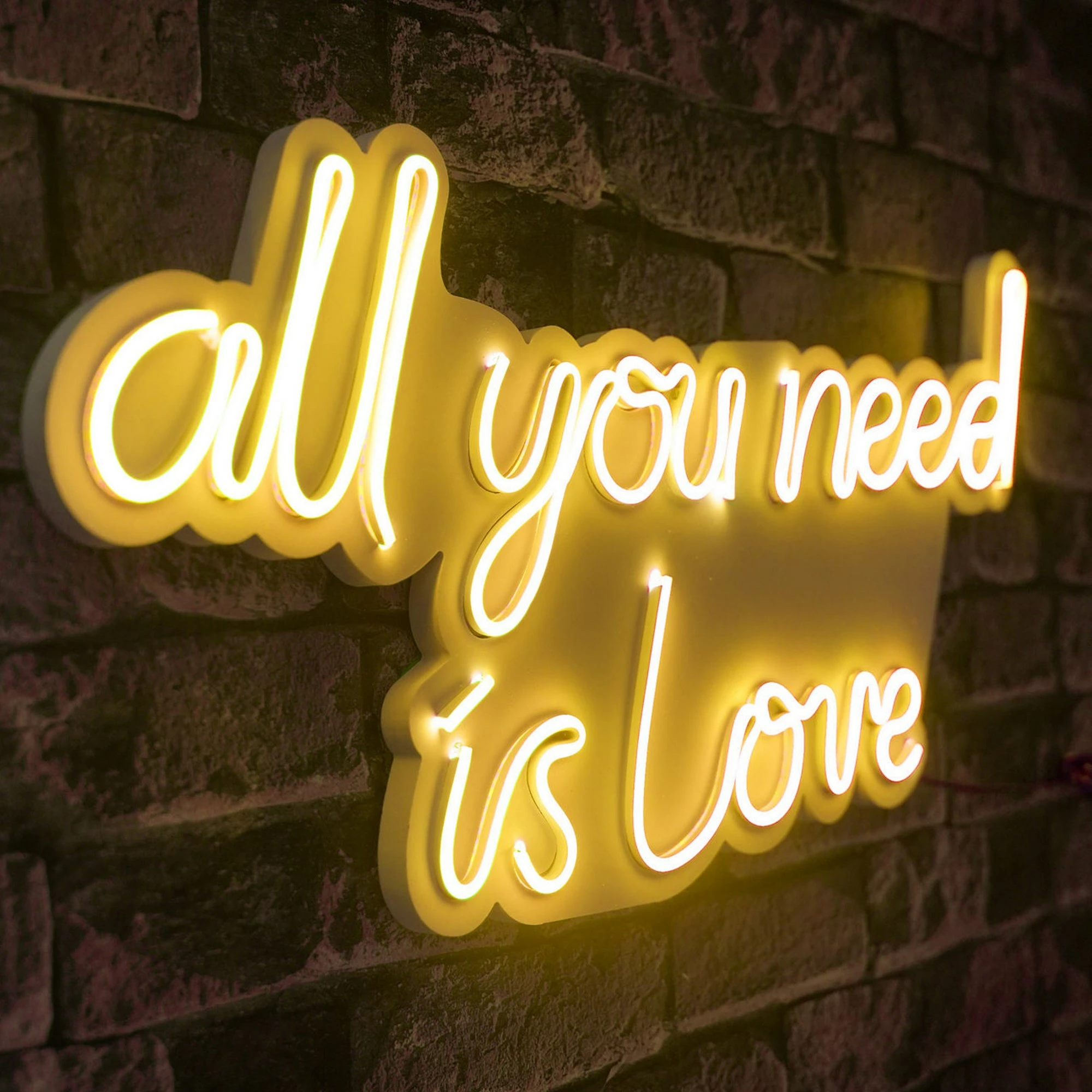 Dritë dekorative LED në mur, 'all you need is love', plastikë, ngjyrë e verdhë