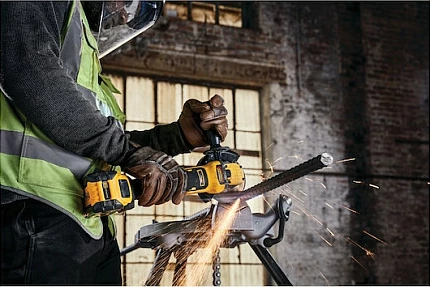 Brusilë këndore DEWALT 18V, akumulator, version bazik, verdhë/zezë