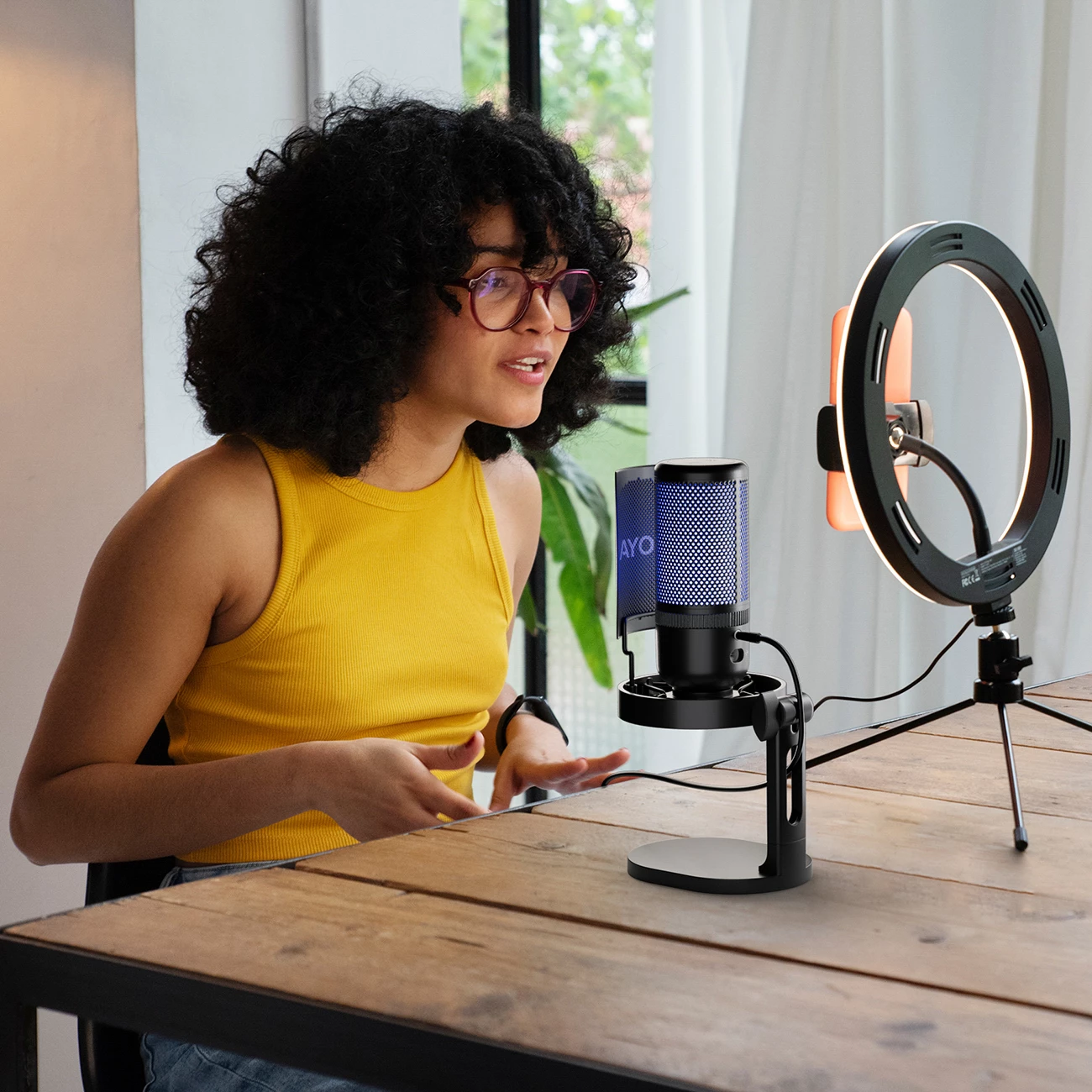 Mikrofon BOYA K9 me kabllo USB-C, 48 kHz 24-bit, RGB, me stendë tavoline dhe pop filter, i zi