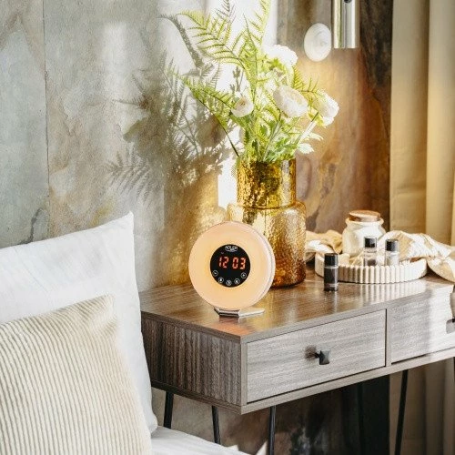 Orë alarmi me dritë Adler AD 1916, simulim lindje dielli, FM radio, USB-C, ndriçim ambient 6 ngjyra, multikolor